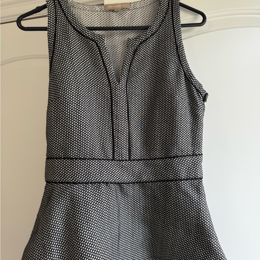 Banana Republic Black and White Sleeveless Blouse